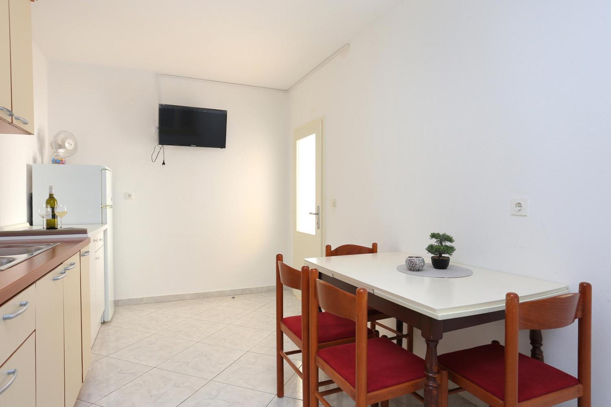 Apartments By The Sea Brela, Makarska - 2718 Номер фото